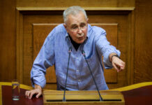 Τους "έκαψε" ο Ζουράρις με το "μαξιλάκας"