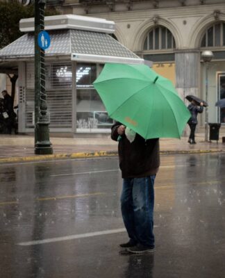 Καιρός: "Ανοίγουν" οι ουρανοί την Τρίτη – Καταιγίδες και ισχυροί άνεμοι