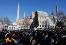 Τουρκική πρόκληση στην Αγιά Σοφιά. "Σπάστε τις αλυσίδες και κάντε την τζαμί" – video