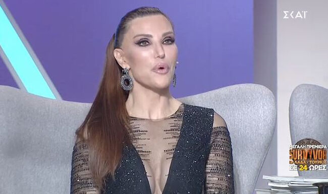 My style rocks Gala: Λαμπερή η Βίκυ Χατζηβασιλείου με εντυπωσιακό μαύρο φόρεμα και βαθύ ντεκολτέ!