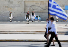 Καιρός 25η Μαρτίου: Με λιακάδα και βοριάδες οι παρελάσεις