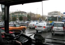 Θεσσαλονίκη: Πήδηξε από το παράθυρο του λεωφορείου – Σκηνές απείρου κάλλους εν κινήσει.