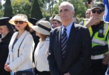 Αποδοκιμασίες και μπουκάλια στον Βαρεμένο, στην παρέλαση στη Μελβούρνη – «Προδότες» φώναζαν