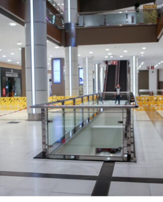 The Mall Athens: Όλα τα σενάρια για την πτώση της άτυχης γυναίκας