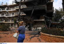 Ξεχειλίζει η οργή στο Μάτι – Κάτοικος εξοργίστηκε με δημοσιογράφο: Άντε γ…