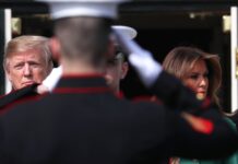 Σοκαρισμένη η Μελάνια στο πλευρό του συζύγου της Ντόναλντ Τραμπ