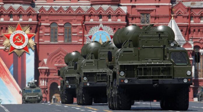 Ρωσία: Παρέταξε πυραύλους S-400 στην περιφέρεια του Λένινγκραντ.