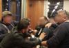 Αγανακτισμένοι γονείς πέταξαν μπάζα στο Δημοτικό Συμβούλιο Αχαρνών
