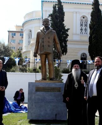 ΠΕΙΡΑΙΑΣ: Με κάθε επισημότητα τα αποκαλυπτήρια του Αφανούς Ναύτη
