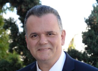 ΔΗΜΗΤΡΗΣ ΦΑΚΗΣ: Υποψήφιος Δημοτικός Σύμβουλος Πειραιά με τον Νίκο Βλαχάκο
