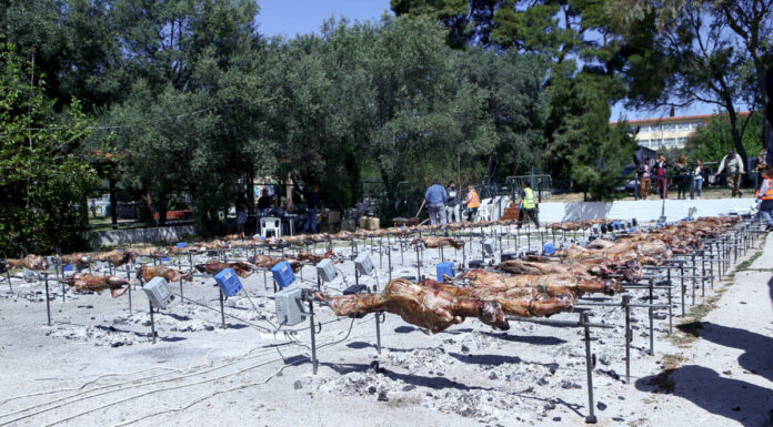 Καιρός σήμερα: Με ηλιοφάνεια το σούβλισμα του αρνιού