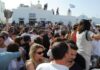 Πάρος: Ανεπανάληπτο γλέντι στη Νάουσα – Βούλιαξε το λιμάνι από ντόπιους και τουρίστες – video