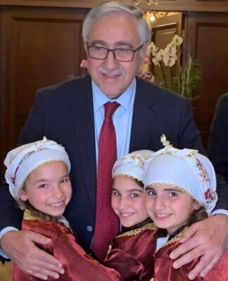 Ακιντζί: Ευχήθηκε “Καλό Πάσχα” στα ελληνικά.