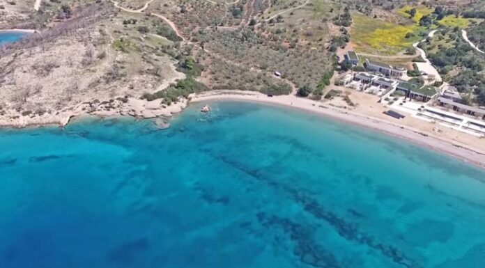 Πόρτο Χέλι: Μια φυσική "πισίνα" στη σκιά του ακριβότερου ξενοδοχείου της Ευρώπης