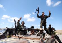 Λιβύη: Μακελειό από επίθεση του στρατάρχη Χάφταρ εναντίον της πρωτεύουσας.
