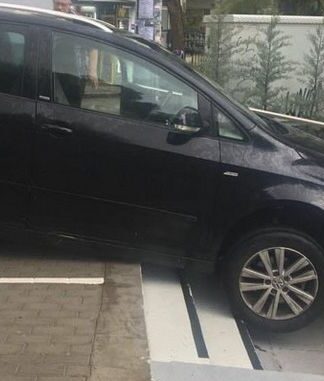 Φωτογραφίες: Παρκάρισμα πέρα από κάθε φαντασία στην Αγία Παρασκευή