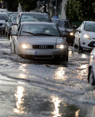 Καιρός αύριο: Μπόρες και ομίχλες την Τετάρτη – Αναλυτική πρόγνωση