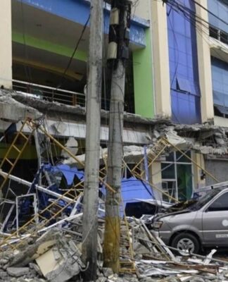 Σοκ και δέος. Φωτογραφίες και βίντεο από τα φονικά 6,3 Ρίχτερ στις Φιλιππίνες