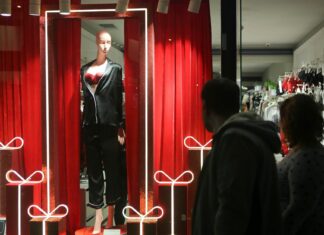 Ωράριο καταστημάτων σήμερα Μεγάλη Τρίτη – Τι ώρα κλείνουν τα μαγαζιά
