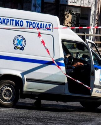 Η Τροχαία ψάχνει μαύρο Smart που χτύπησε και εγκατέλειψε αναβάτη μοτοσικλέτας