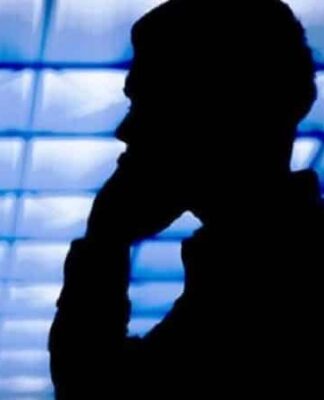 ΑΠΙΣΤΕΥΤΟ: Υποψήφιος στον Πειραιά βάζει άλλους να τηλεφωνούν σα να καλεί εκείνος!