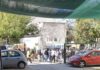 ΠΑΖΑΡΙ ΠΕΙΡΑΙΑ: Αποκλεισμένο πάρκινγκ από το «παραπάζαρο» – Εξοργιστικές εικόνες