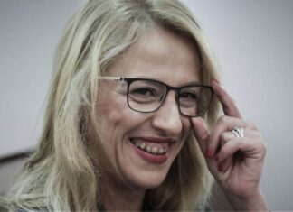 ΚΑΜΙΝΙΑ ΠΕΙΡΑΙΑ: Φυγαδεύτηκε η Δούρου – Οργή του κόσμου για την απερχόμενη Περιφερειάρχη