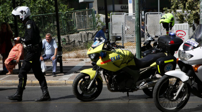 Τροχαίο με τρεις τραυματίες στην Βάρκιζα στο ύψος του Ribas