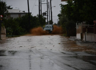 Καιρός αύριο: Πρωτομηνιά με βροχές και καταιγίδες – Πέφτει κι άλλο η θερμοκρασία.