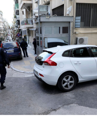 Επίθεση από 20 άτομα στο Αστυνομικό Τμήμα Εξαρχείων – Πέταξαν μολότοφ