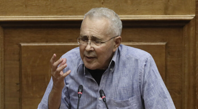 Ζουράρις: Να πέσει στα πόδια μου ο Μητσοτάκης και να μου ζητήσει συγγνώμη