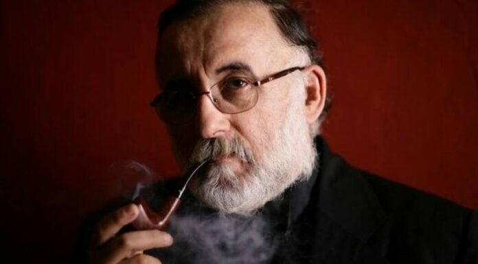 Θάνος Μικρούτσικος: «Ξανά στη σκηνή. Με συγκίνηση. Δυνατός»