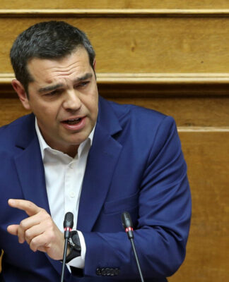 Ο Τσίπρας απαντάει στον Μητσοτάκη για τον πατέρα του και τη χούντα