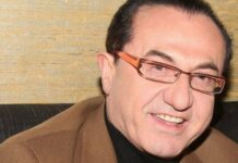 Λευτέρης Πανταζής: Συγκινητικές στιγμές στο μνήμα της μητέρας του (photos)