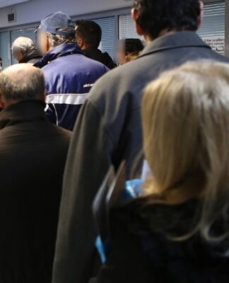 Οι δερματολόγοι προειδοποιούν για μεταμοσχεύσεις μαλλιών χαμηλού κόστους.