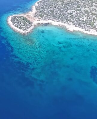 Κορινθία: Η "Γαλάζια Λίμνη" και η βυθισμένη Μυκηναϊκή Πόλη