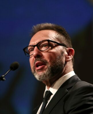 Στουρνάρας: Βάζει “πάγο” στις παροχές – “Ζόρια” για το πρωτογενές πλεόνασμα.