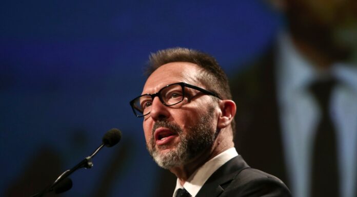 Στουρνάρας: Βάζει “πάγο” στις παροχές – “Ζόρια” για το πρωτογενές πλεόνασμα.