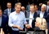 "Είστε πολύ ωραίος από κοντά". – Μητσοτάκης: Να το πείτε και στις φίλες σας