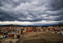 Καιρός αύριο: “Αναποφάσιστος”. Ήλιος αλλά και βροχές παραμονή των εκλογών.
