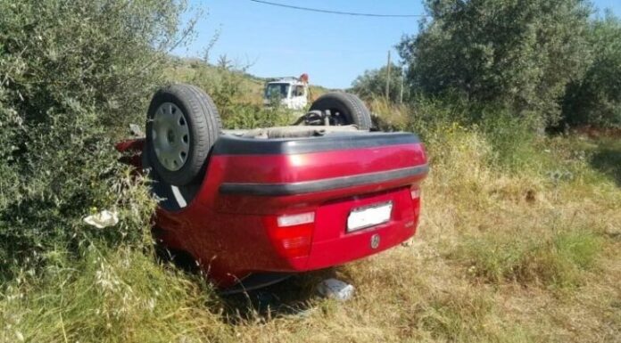 Σφοδρή σύγκρουση ΙΧ στη Ρόδο – Αναποδογύρισε το ένα αυτοκίνητο