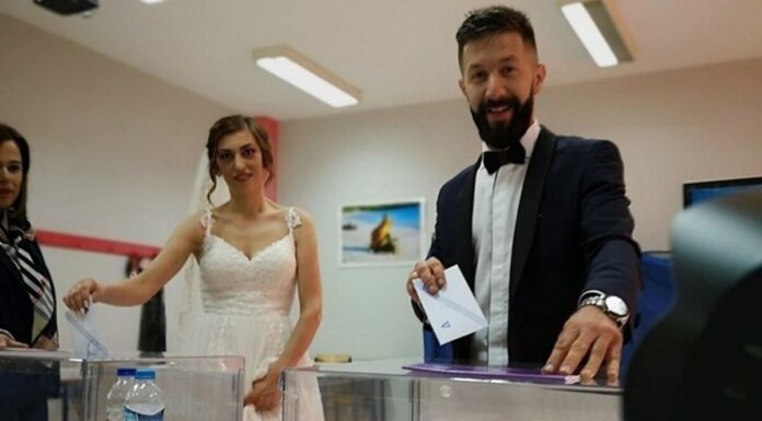 Με το νυφικό στην κάλπη. Από την εκκλησία στο εκλογικό κέντρο.
