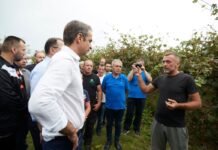 Μητσοτάκης: Μίλησε με αγρότες και ζήτησε ισχυρή εντολή από την Άρτα