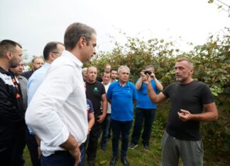 Μητσοτάκης: Μίλησε με αγρότες και ζήτησε ισχυρή εντολή από την Άρτα