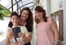 Καβάλα: Μαθητές δημοτικού «είπαν» τραγούδια στη νοηματική για χάρη κωφού συμμαθητή τους