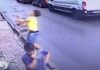 Παιδί έπεσε από τον 2ο όροφο και προσγειώθηκε στην αγκαλιά του.