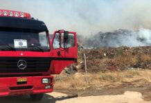 Φωτιά στο Λαύριο – Τι δυσκολεύει το έργο της πυροσβεστικής