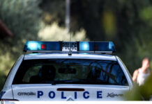 Τρόμος μέσα στο σπίτι του. Τον μαχαίρωσαν και έφυγαν.