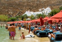 Στα 5 μέτρα οι ξαπλώστρες από την παραλία υποχρεωτικά! Δείτε τα δικαιώματά σας