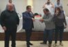 Κατερίνη: O υπουργός… αηδόνι έσπασε πιάτα και έπιασε μικρόφωνο – "Μη μου θυμώνεις μάτια μου" – video
